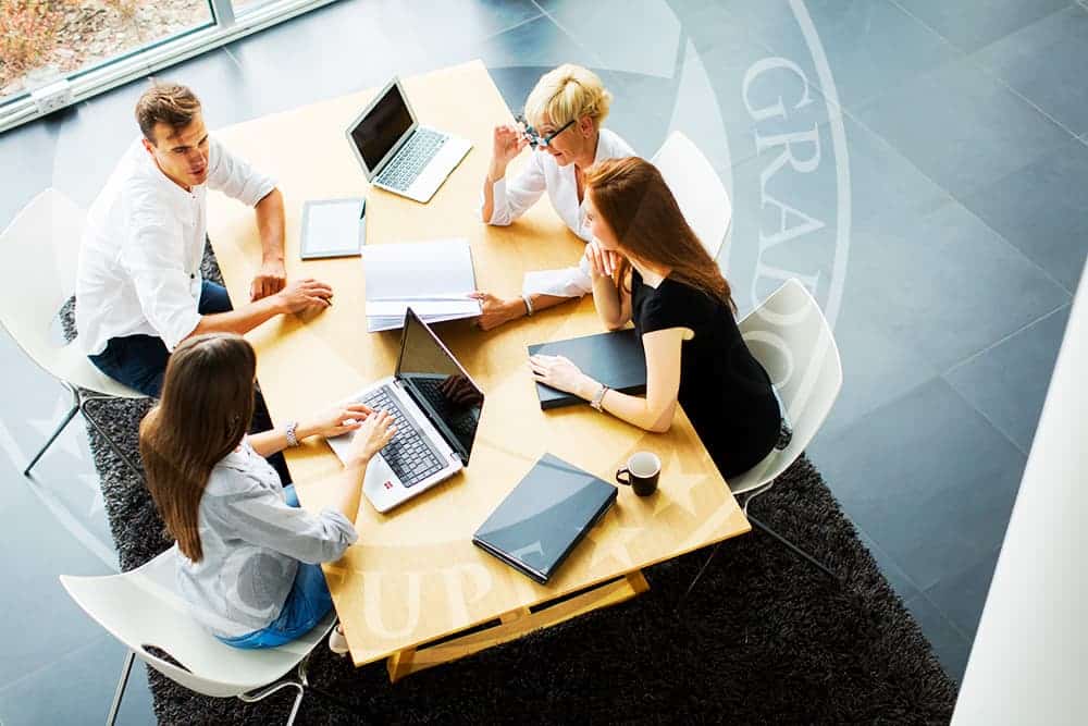 ¿Cómo deben integrarse la Gestión de equipos y reuniones?