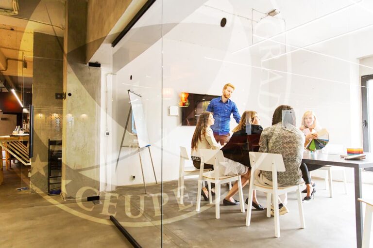 ¿Cuál es la importancia del sistema de costes empresarial?